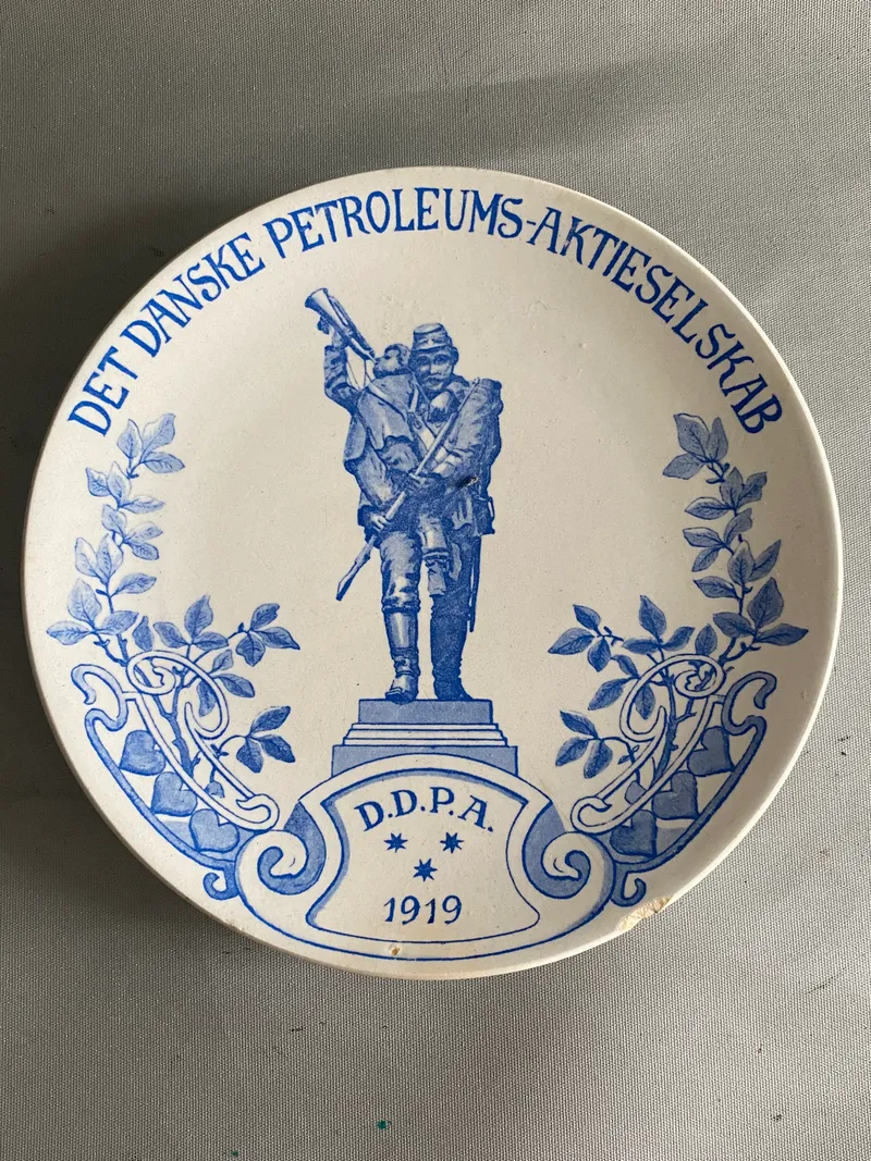 Original plakette fra 1919 med den tapre landsoldat - Aluminia Fajance