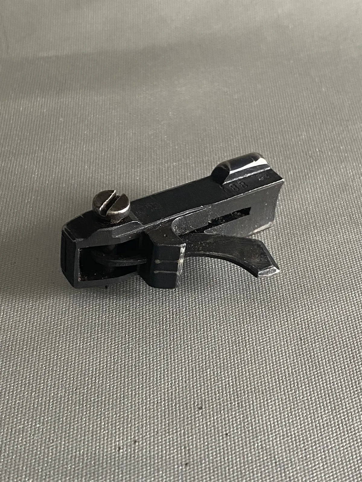 Original lås til Mauser K98 bolt - flot waffenamt stemplet
