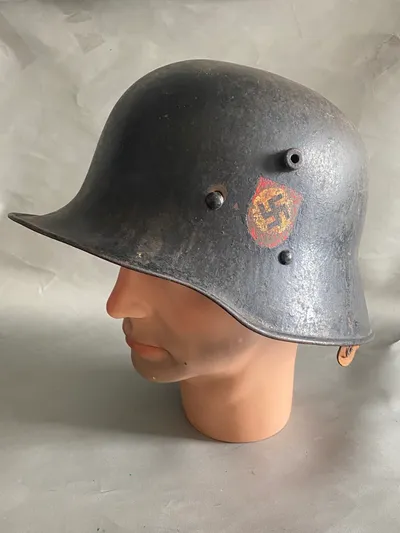 Original tysk M/1916 hjelm med postwar decaler og senere indmad