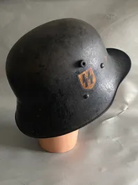 Original tysk M/1916 hjelm med postwar decaler og senere indmad