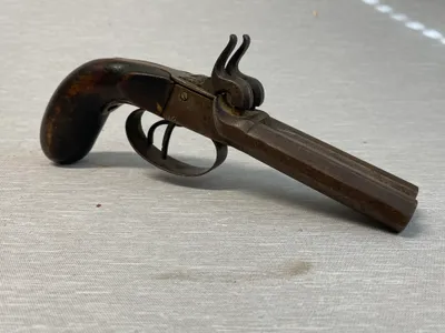 Original 1800 tals dobbeltløbet pistol