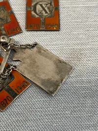 Samling originale Georg Jensen kongemærker