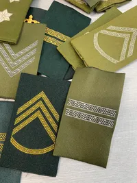 Stor samling danske skulderstropper