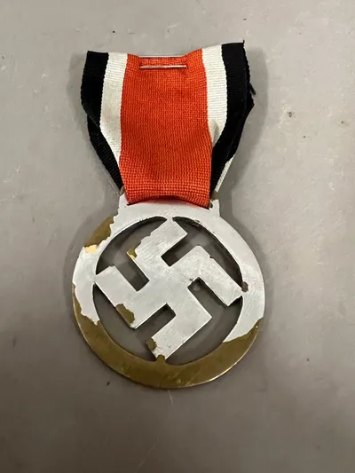 Originalt tidligt National socialistisk mærke