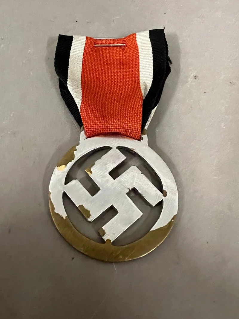 Originalt tidligt National socialistisk mærke