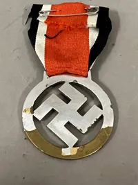 Originalt tidligt National socialistisk mærke