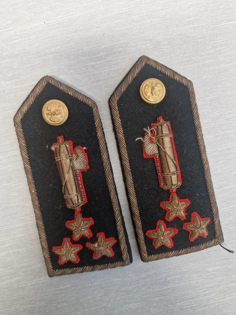 Originale Italienske WW2 fascistiske skulderstropper , oberst