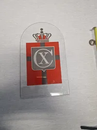 Originalt Stort glas kongemærke, brugt i forretninger der solgte kongemærker under WW2, til display