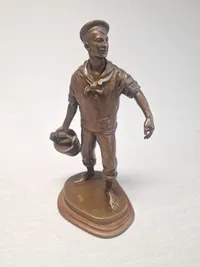 Carl Theodor Wegner 1862-1935) patineret bronze, signed and dated 1914.
Marinesoldat 35 cm.