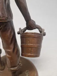 Carl Theodor Wegner 1862-1935) patineret bronze, signed and dated 1914.
Marinesoldat 35 cm.