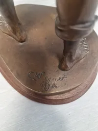 Carl Theodor Wegner 1862-1935) patineret bronze, signed and dated 1914.
Marinesoldat 35 cm.