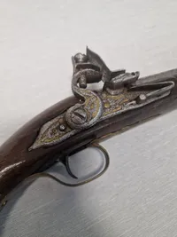 Original 17 tals flintepistol med guldindlæg
