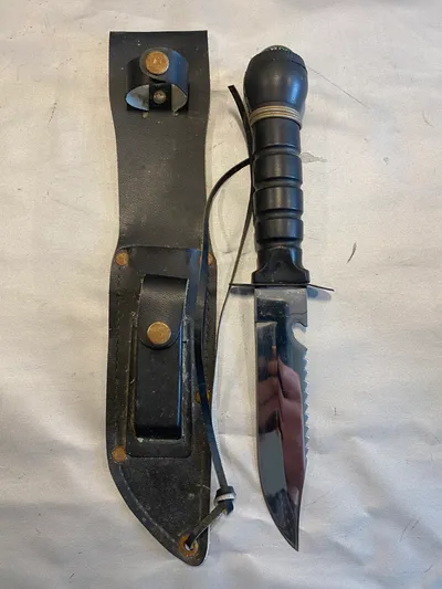 Rambo kniv med kompas og fiskeudstyr