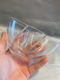 Anja Kjær glasskål med statens logo