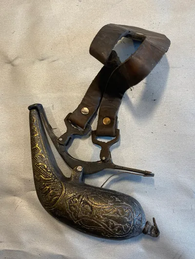 Originalt sydeuropæisk krudthorn