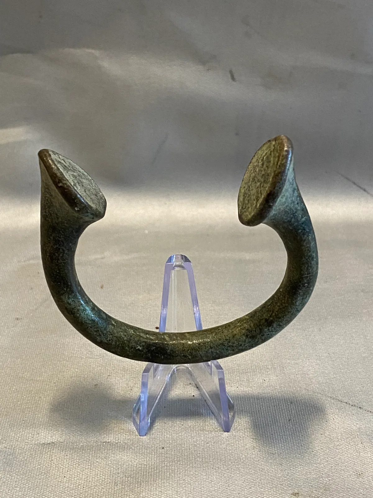 Sjældent
originalt “Manilla bracelet money, slavearmbånd” (Betalingsmiddel) type “Okpoho” år 1801-1948 

Sjældent set til salg i Danmark