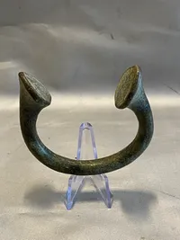 Sjældent
originalt “Manilla bracelet money, slavearmbånd” (Betalingsmiddel) type “Okpoho” år 1801-1948 

Sjældent set til salg i Danmark