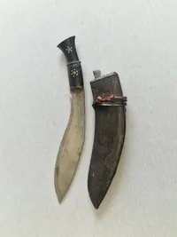 Khukri kniv passer ikke ordentlig i skeden