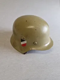 Original tysk ww2 hjelm - maling og decal Postwar