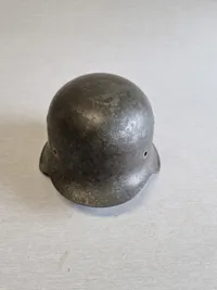 Original tysk stålhjelm - ww2, nitterne medfølger også