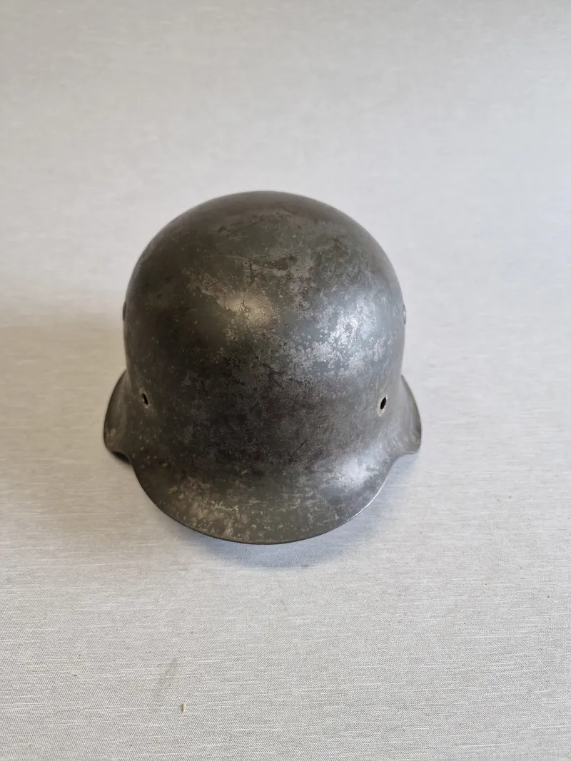 Original tysk stålhjelm - ww2, nitterne medfølger også