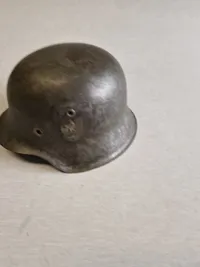 Original tysk stålhjelm - ww2, nitterne medfølger også
