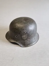 Original tysk stålhjelm - ww2, nitterne medfølger også