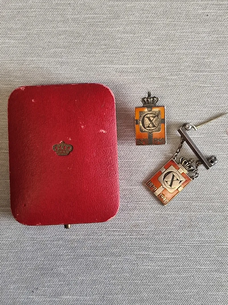 Georg Jensen kongemærker m. æske (2)