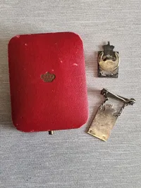 Georg Jensen kongemærker m. æske (2)
