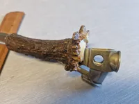 Veludført brevåbner med greb af gevir. Cigarklipper er påsat i enden