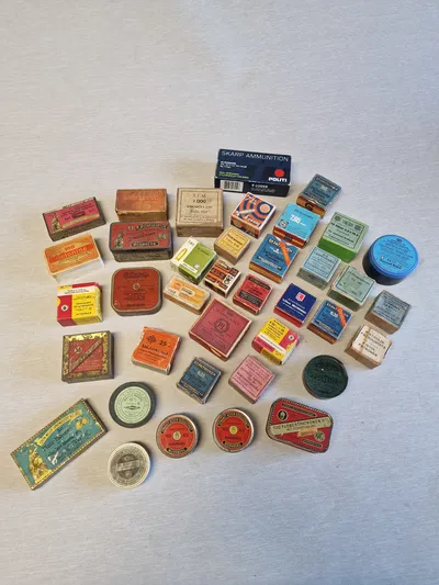 Stort lot originale ammunitions æsker, dåser  mm.