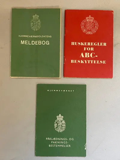 Lot danske uddannelses bøger fra HJV/forsvaret
