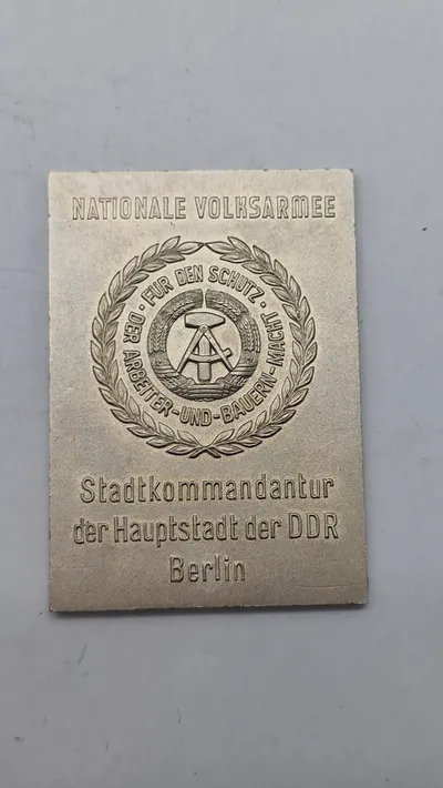 Plakette fra Nationale Volksarmee (NVA). Original