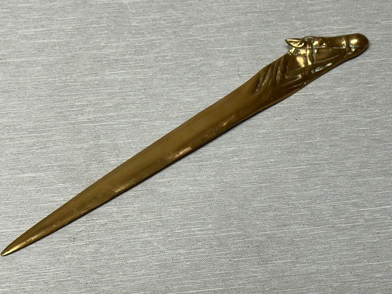 Papirkniv som hestehoved