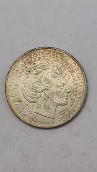 dansk 10-kroners erindringsmønt fra 1972 i sølv
, udgivet i anledning af tronskiftet fra Kong Frederik IX til Dronning Margrethe II