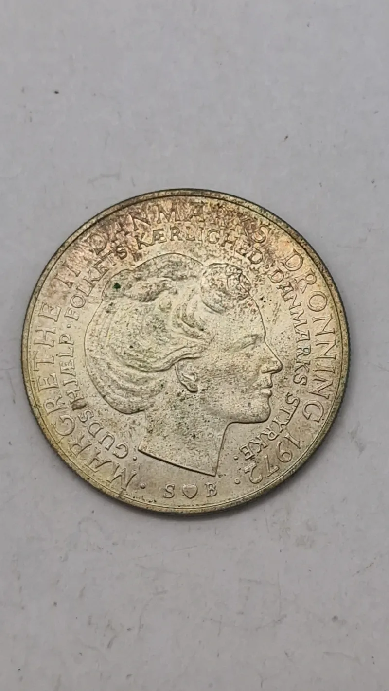 dansk 10-kroners erindringsmønt fra 1972 i sølv
, udgivet i anledning af tronskiftet fra Kong Frederik IX til Dronning Margrethe II