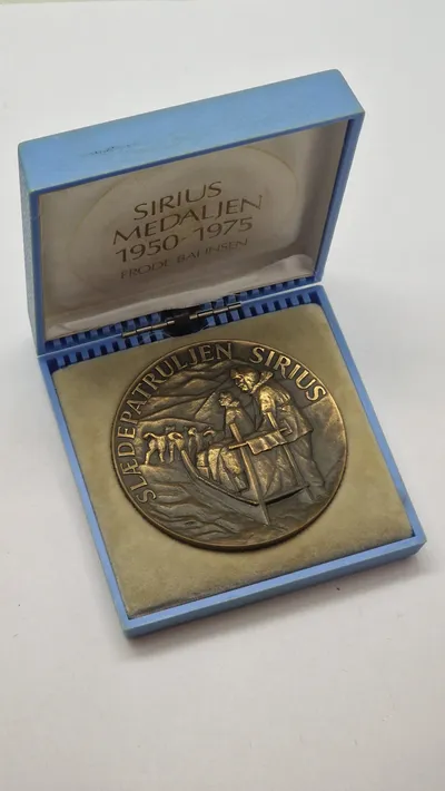 Sirius medalje med æske. Original