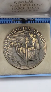 Sirius medalje med æske. Original