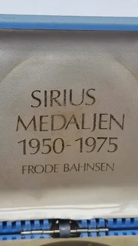 Sirius medalje med æske. Original