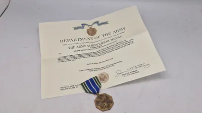 Amerikansk Army Achievement Medal med papir. Original