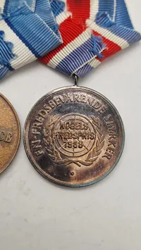 Dansk medalje spange med bla UN medalje. Original
