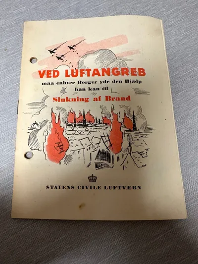 Original Dansk WW2 folder ved luftangreb