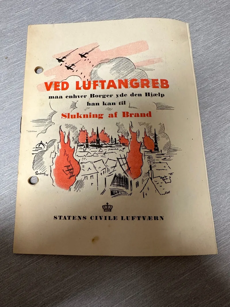 Original Dansk WW2 folder ved luftangreb