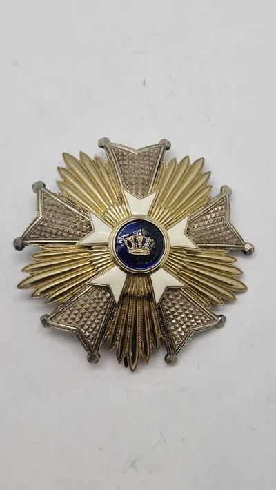 bryststjerne fra den belgiske Kroneorden (Ordre de la Couronne).  Original