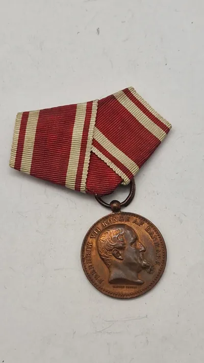 Dansk deltager medalje fra 1848-50 krigen med krydsbånd. Original