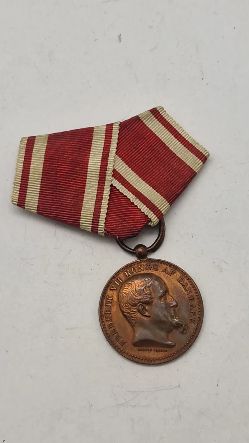Dansk deltager medalje fra 1848-50 krigen med krydsbånd. Original