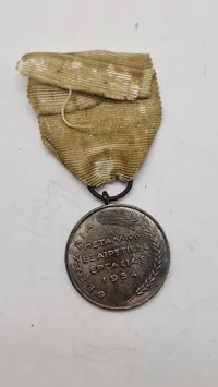 Græsk medalje med teksten National Stiftelse" (EONIKON IDPYMA). Original