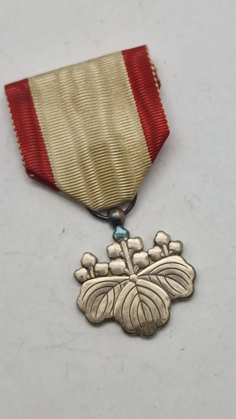 WWII era Imperial Japan Order of the Rising Sun, 8th Class medal. Original