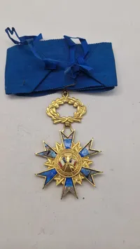 Fransk orden kaldet "Ordre national du Mérite" (Den Nationale Fortjenstorden). Orignal