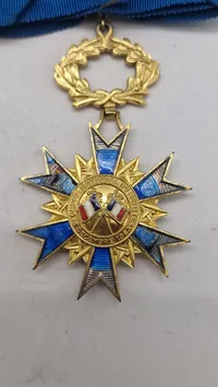 Fransk orden kaldet "Ordre national du Mérite" (Den Nationale Fortjenstorden). Orignal
